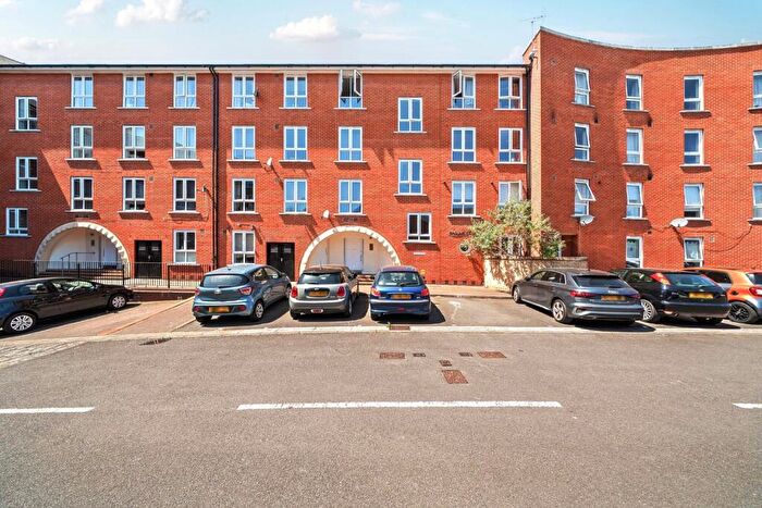 1 Bedroom Flat For Sale In Garter Way, London, SE16