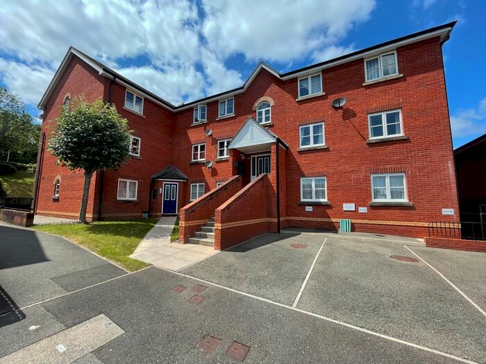 2 Bedroom Flat To Rent In Lewis Crescent, Exeter, EX2