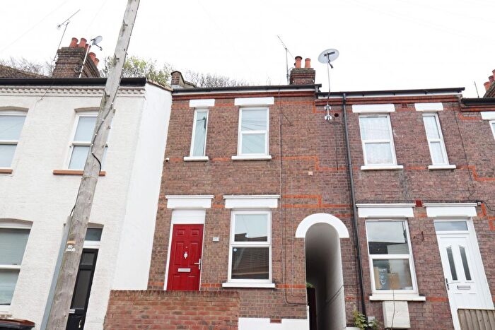 2 Bedroom Terraced House To Rent In Hartley Road, LU2