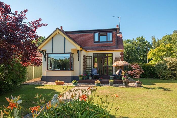 4 Bedroom Detached Bungalow For Sale In Woodlands Grove, Waterlooville, PO7