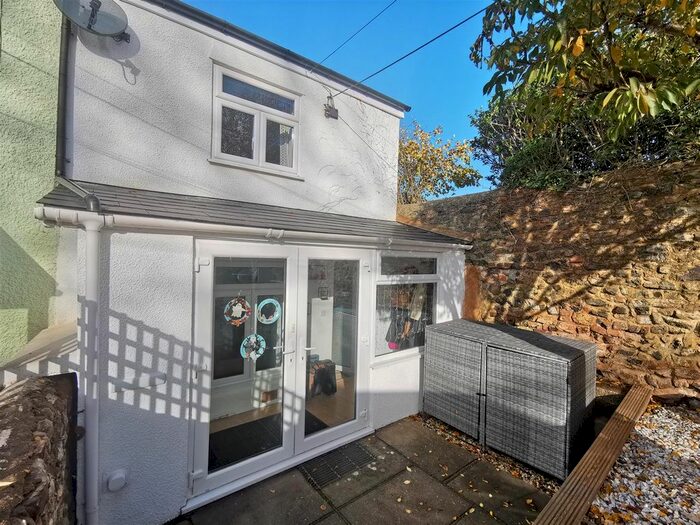 2 Bedroom Cottage To Rent In Improvement Place, Wellington, TA21