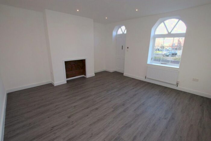 1 Bedroom Flat To Rent In Queens Road, Reading RG1