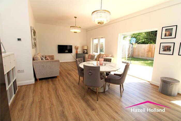 4 Bedroom Detached House For Sale In Mill Road, Dartford, DA2