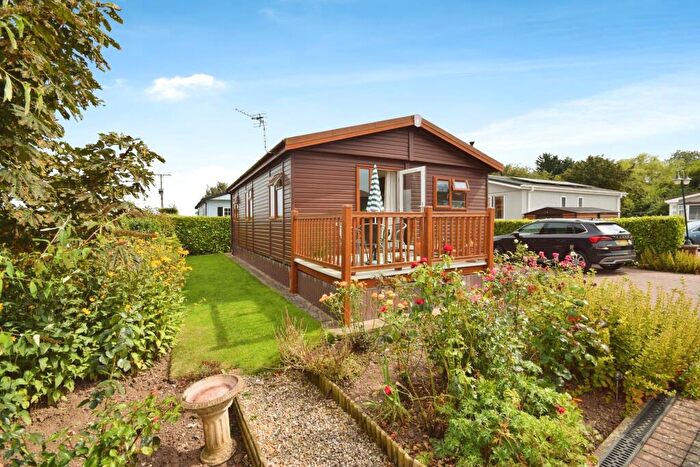 2 Bedroom Park Home For Sale In Pear Tree Manor Park, Skegness, PE24