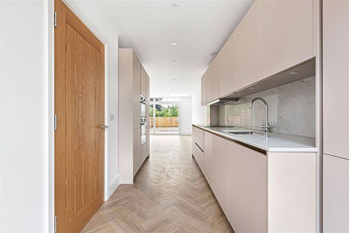 2 Bedroom Terraced House For Sale In Cedars Road, London, N21