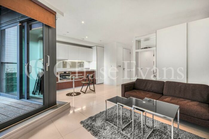 Flat To Rent In Baltimore Wharf, Canary Wharf, London, E14