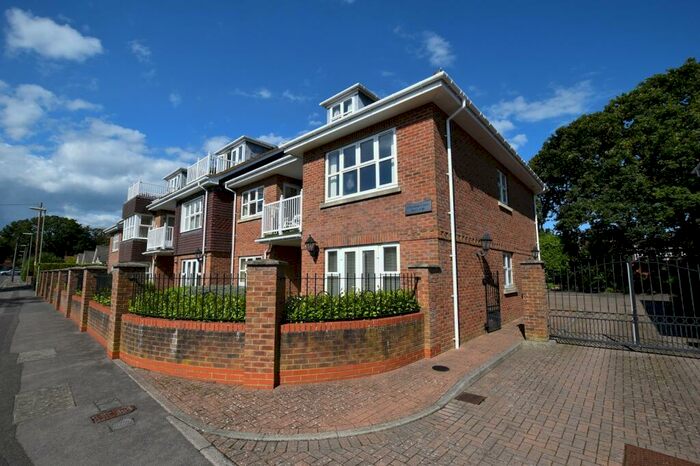 1 Bedroom Flat To Rent In Spencer Road, New Milton, Hampshire., BH25