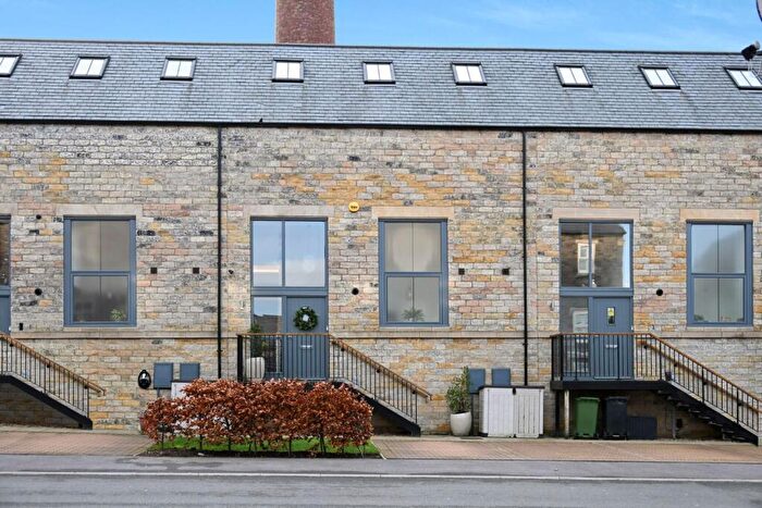 2 Bedroom Mews For Sale In Dyehouse Walk, Yeadon, Leeds, LS19