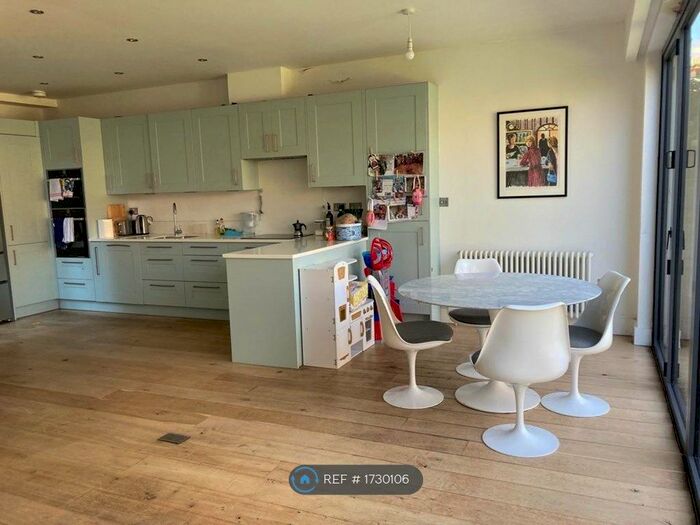3 Bedroom Flat To Rent In Yerbury Road, London, N19