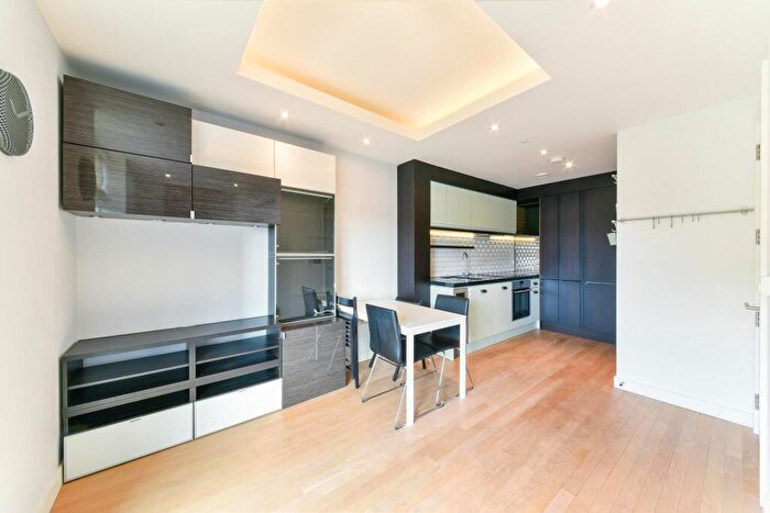 1 Bedroom Apartment For Sale In Park Vista Tower, Cobblestone Square, London, E1W
