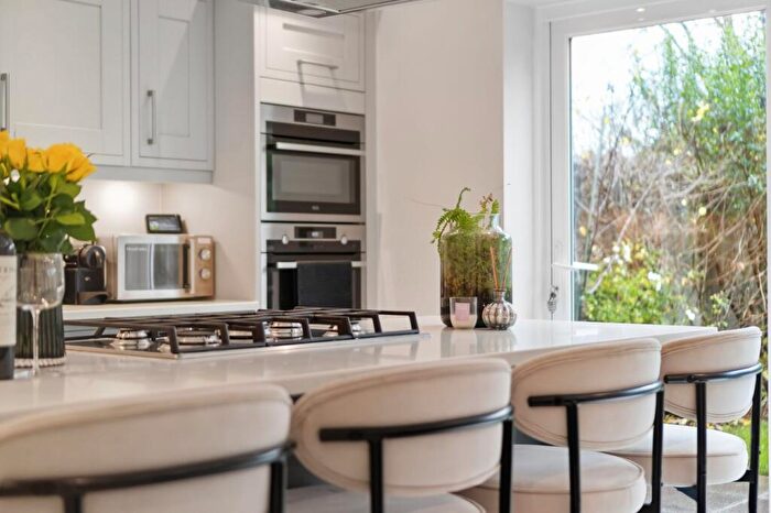 3 Bedroom Detached House For Sale In Southcote Road, Merstham, Redhill, RH1