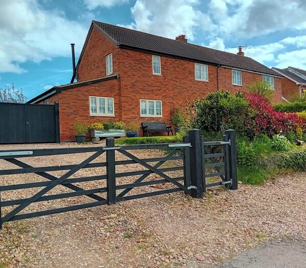 3 Bedroom Semi-Detached House For Sale In Pury Road, Alderton, Towcester, NN12