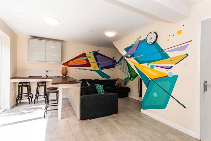 6 Bedroom Semi Detached House To Rent In Dartmouth Crescent, Brighton, BN2