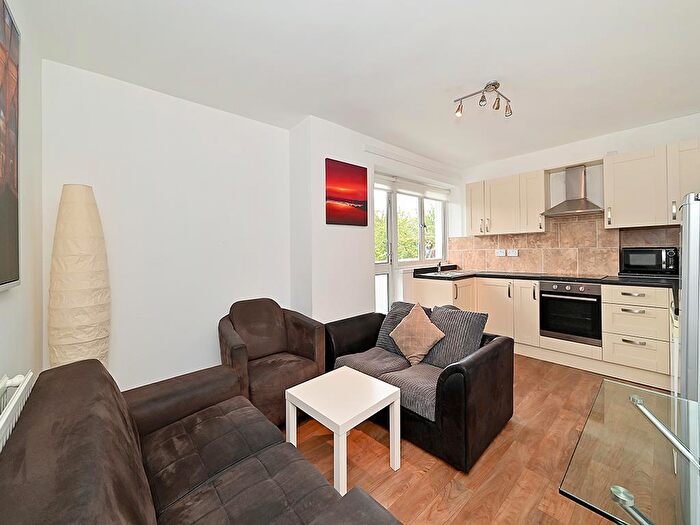 4 Bedroom Apartment To Rent In Bethlehem House Limehouse., E14