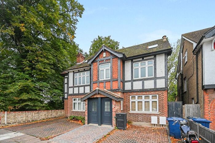 3 Bedroom Flat For Sale In Southdown Avenue, Hanwell, W7