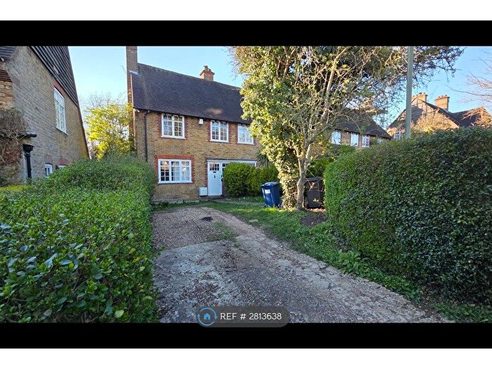 3 Bedroom Semi-Detached House To Rent In Westholm, London, NW11