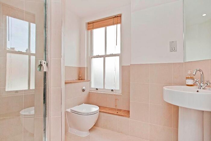 2 Bedroom Flat To Rent In Charlwood Rd, West Putney, SW15