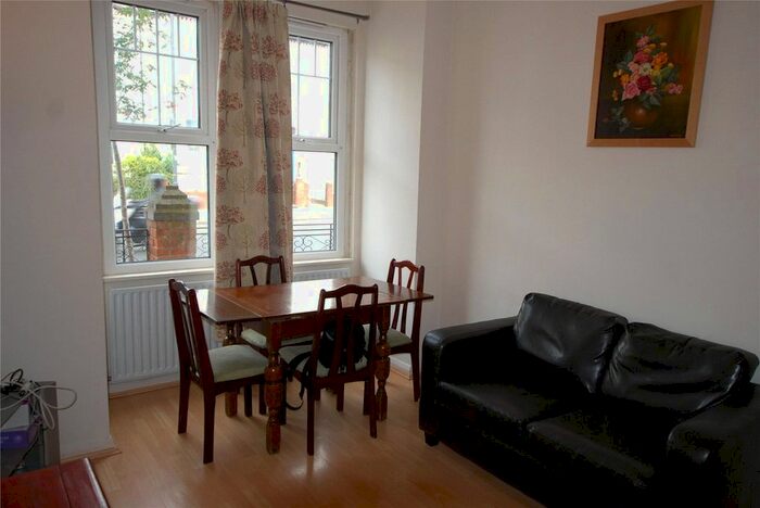 1 Bedroom Flat To Rent In Tooting Bec Road, Tooting Bec, London, SW17