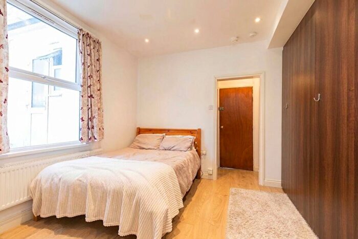 Studio To Rent In Callcott Road, Kilburn, (council Tax, Gas And Water Inlcuded), NW6
