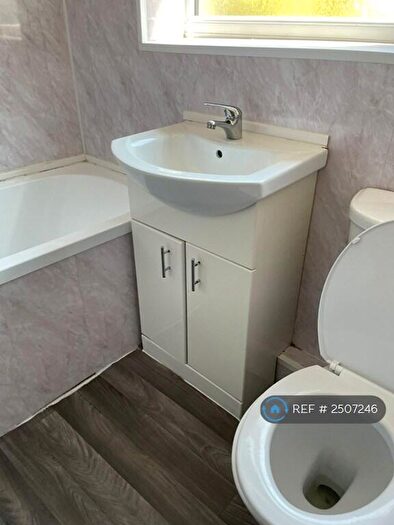 3 Bedroom Flat To Rent In Claremont South Avenue, Gateshead, NE8