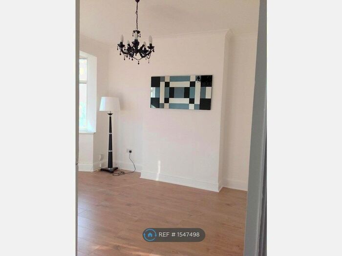 2 Bedroom Flat To Rent In Horns Road, Ilford, IG6