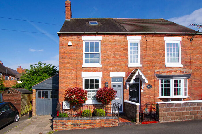2 Bedroom Semi-Detached House For Sale In South Street, Woodville, DE11
