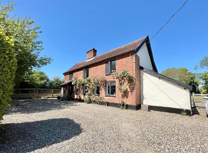 3 Bedroom Detached House For Sale In Norwich Road, Wreningham, NR16