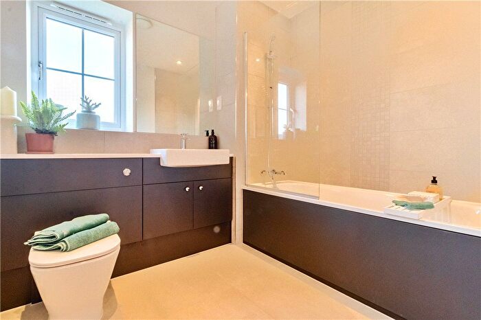 4 Bedroom Detached House For Sale In Pakenham Road, Bracknell, Berkshire, RG12