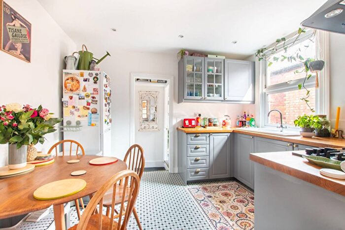 1 Bedroom Flat For Sale In Chapter Road, Willesden, London, NW2