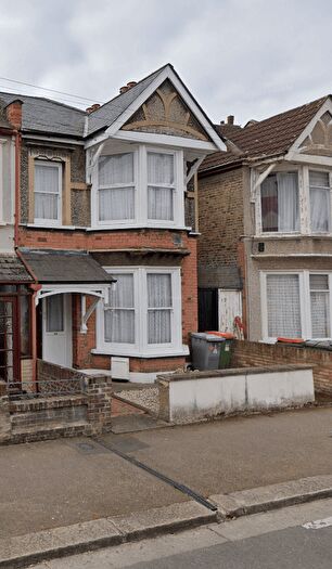 Terraced House To Rent In London, E6