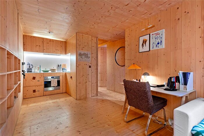 1 Bedroom Flat To Rent In Barretts Grove, London, N16