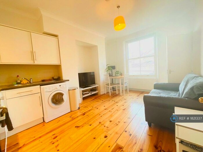 2 Bedroom Flat To Rent In City Road, London, EC1V