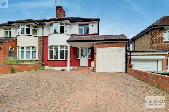 3 Bedroom Semi-Detached House To Rent In Enfield Road, Enfield, Middlesex, EN2