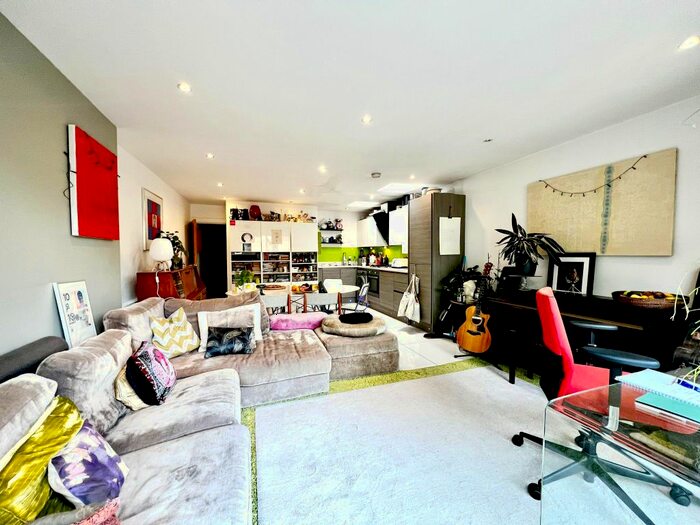 2 Bedroom Flat To Rent In Shakespeare Road, Herne Hill, SE24