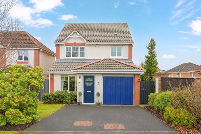 3 Bedroom Detached House For Sale In Kings Drive, Dunfermline, KY11