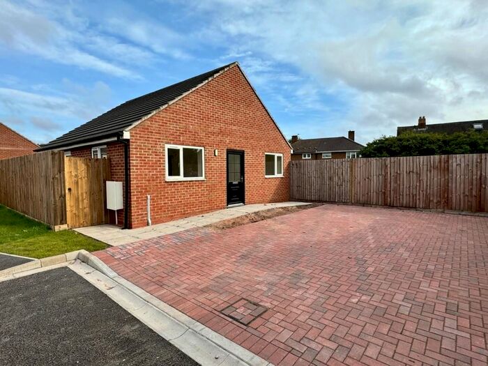 2 Bedroom Detached Bungalow To Rent In Hawkley Road, Wolverhampton, WV1