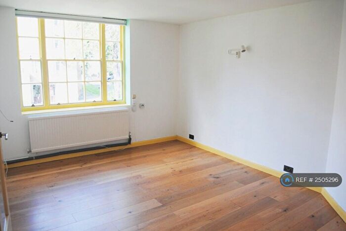 2 Bedroom Flat To Rent In Parkhill Road, London, NW3