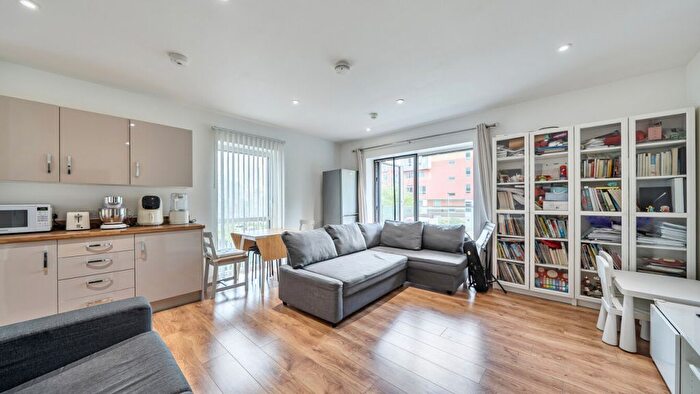 2 Bedroom Flat For Sale In Barge Walk, Greenwich Peninsular, SE10