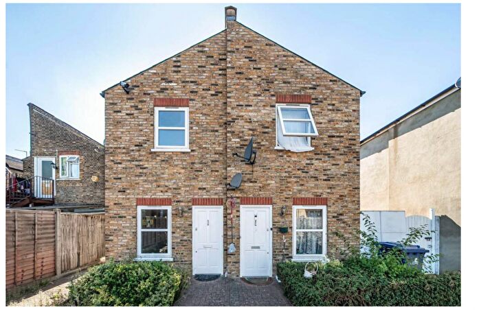 2 Bedroom Maisonette To Rent In Yeats Close, London, W7