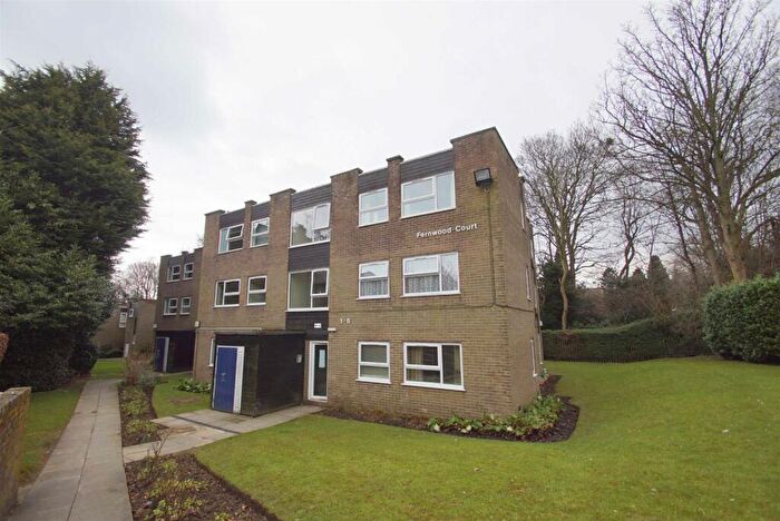 2 Bedroom Flat To Rent In Fernwood Court, Leeds, LS8