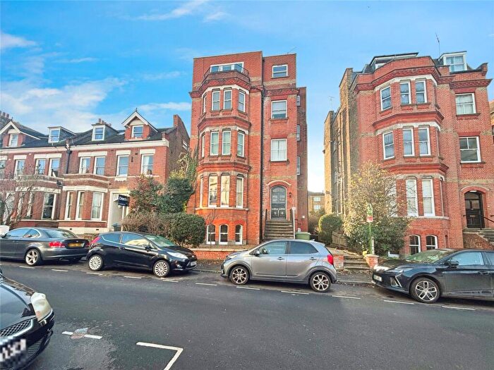 1 Bedroom Flat For Sale In Claremont Gardens, Surbiton, KT6