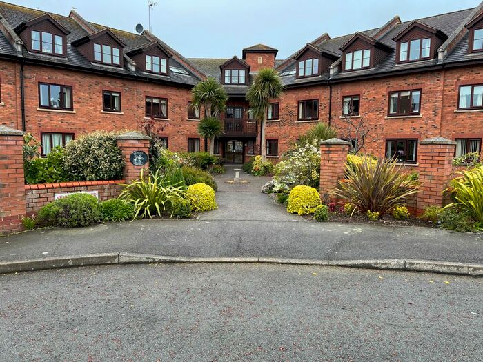 1 Bedroom Flat To Rent In Penrhyn Court, Penrhyn Bay, LL30