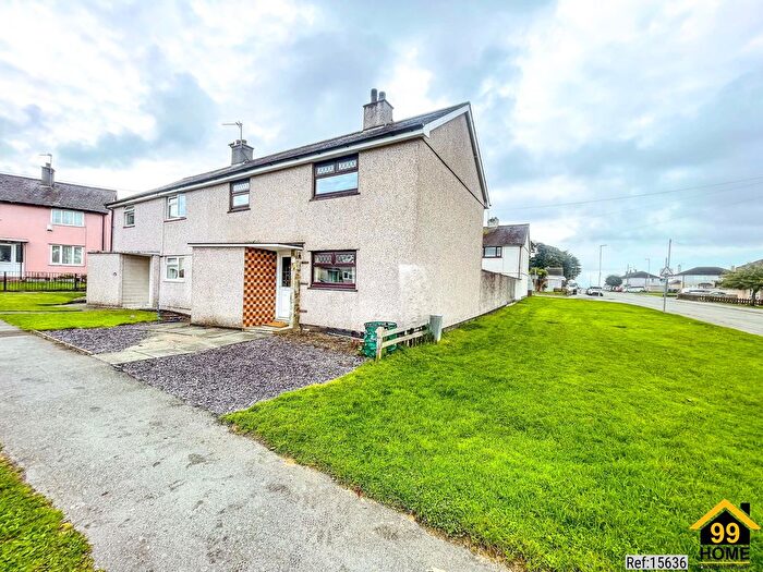 3 Bedroom Semi-detached House For Sale In Pencraig, Llangefni, Anglesey, LL77