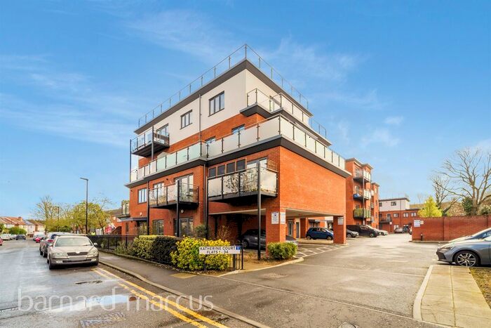 2 Bedroom Flat For Sale In Park Road, Feltham, TW13