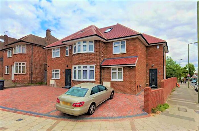 5 Bedroom Detached House To Rent In Queens Way, London, NW4