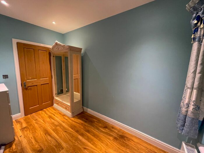 2 Bedroom Flat To Rent In Brunswick Avenue, London, N11