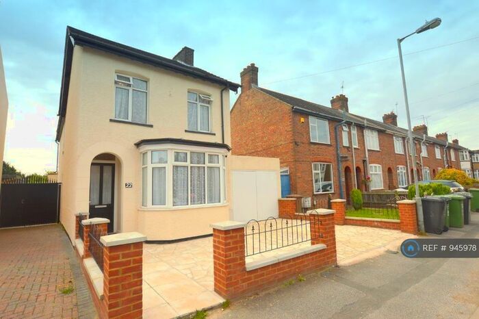 4 Bedroom Detached House To Rent In Gardenia Avenue, Luton, LU3