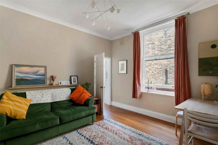 2 Bedroom Apartment For Sale In Woodland Road, London, SE19