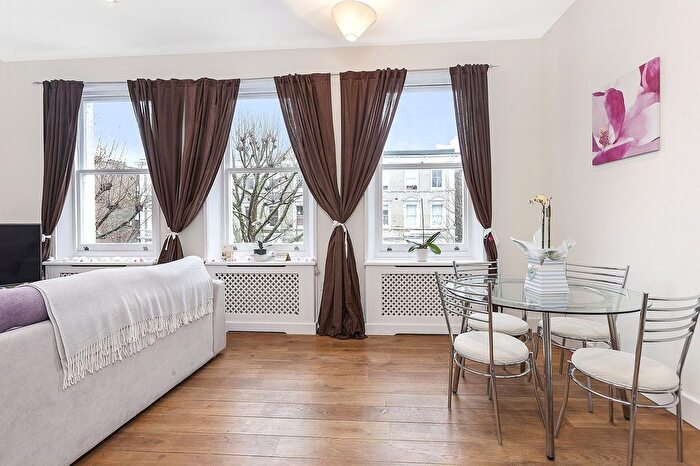 2 Bedroom Flat To Rent In Philbeach Gardens, Earls Court, London, SW5
