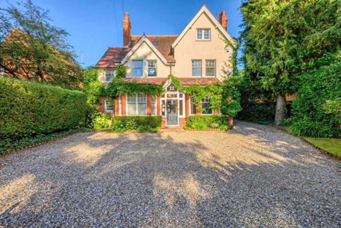 5 Bedroom Detached House For Sale In St Peters Hill, Caversham Heights, RG4